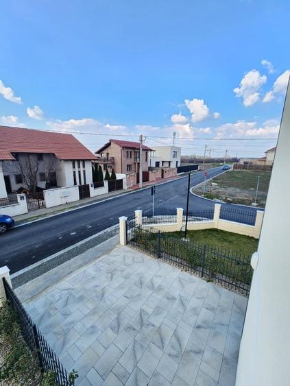 Duplex cu 4 camere cu Canalizare în Dumbrăvița
