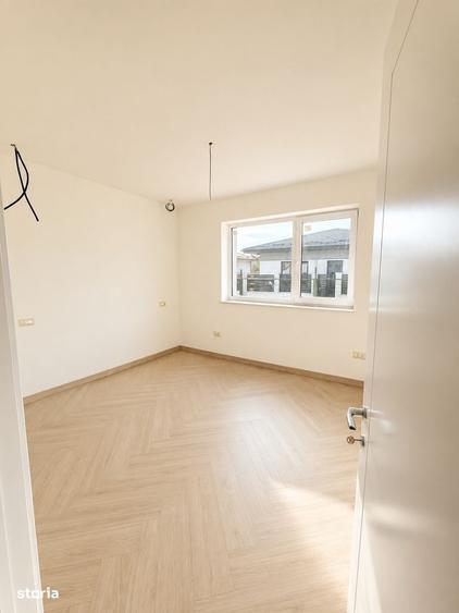 Casă cu 4 camere cu Teren 378 Mp în Păulești