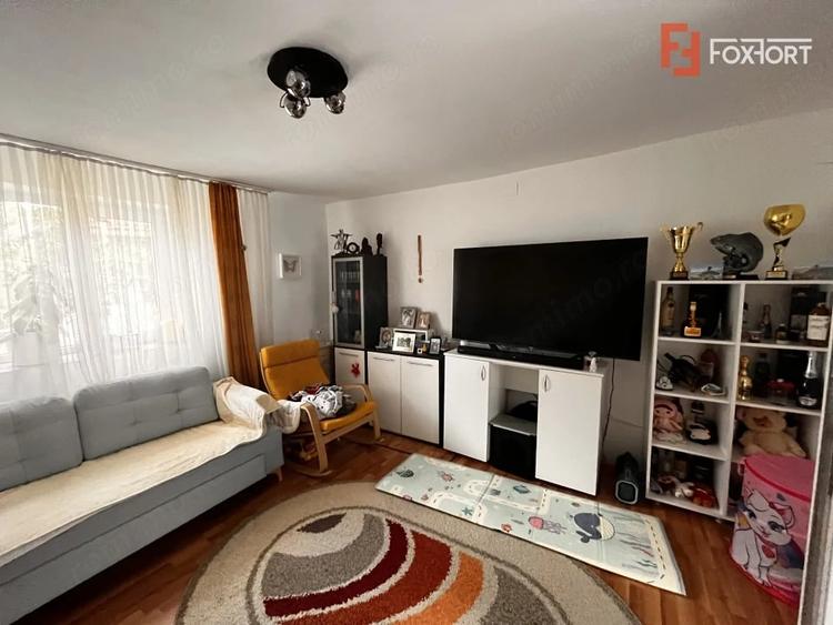 Casă cu 3 camere cu Teren 1094 Mp în Izvin