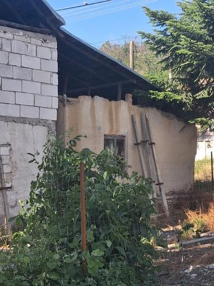 Casă cu 3 camere în Izvoru Aneștilor