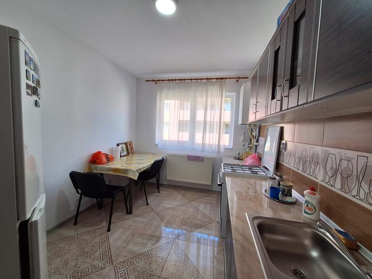 Apartament cu 2 camere semidecomandat, mobilat în Florești — fotografia 3