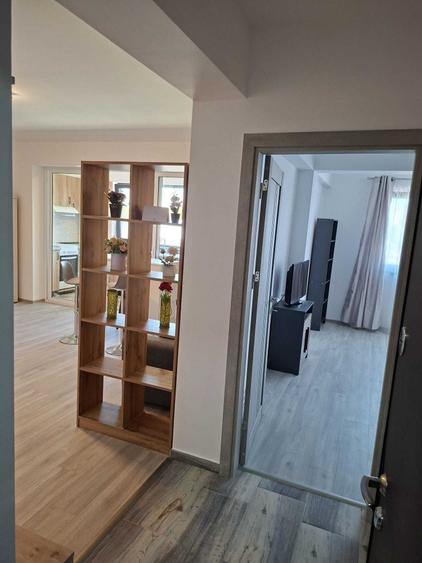 Apartament cu 3 camere semidecomandat în Brâncoveanu