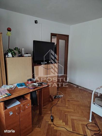 Apartament cu 3 camere decomandat în Șagului