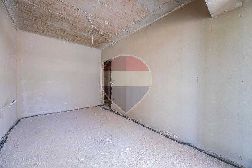 Apartament cu 2 camere semidecomandat în Tractorul