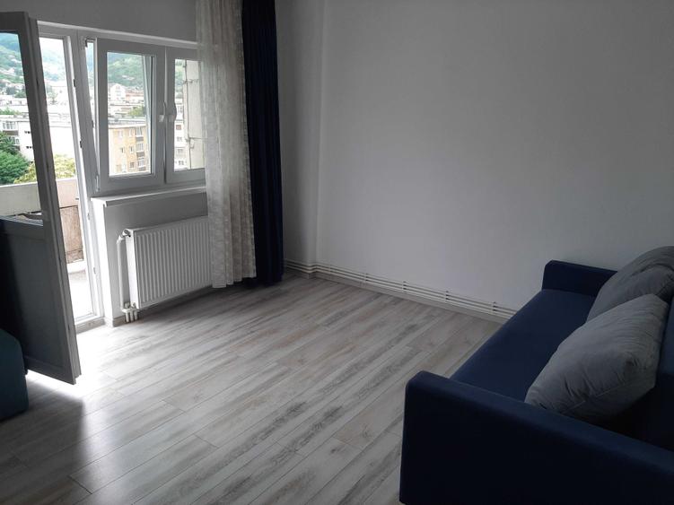 Garsonieră decomandată în Decebal