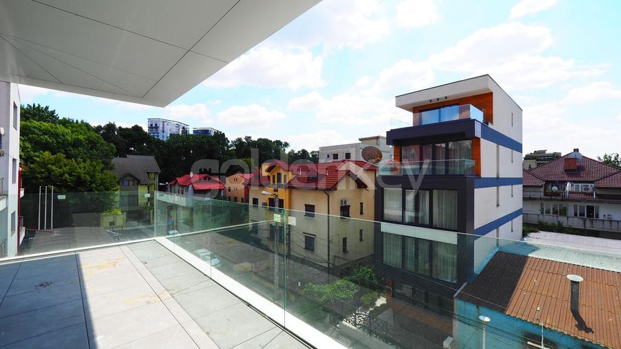 Apartament cu 4 camere decomandat în Floreasca