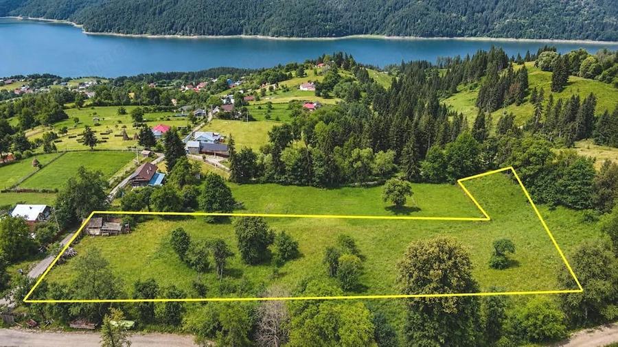 Teren de 9994 mp, în Hangu