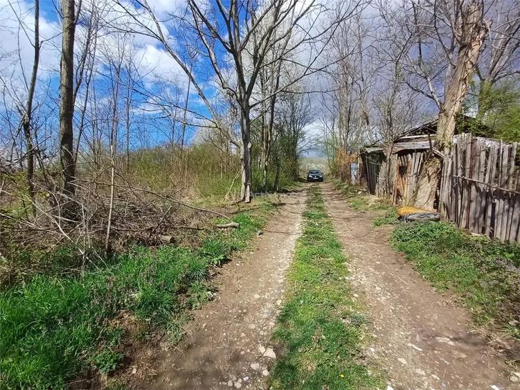 Teren de 5265 mp, în Central
