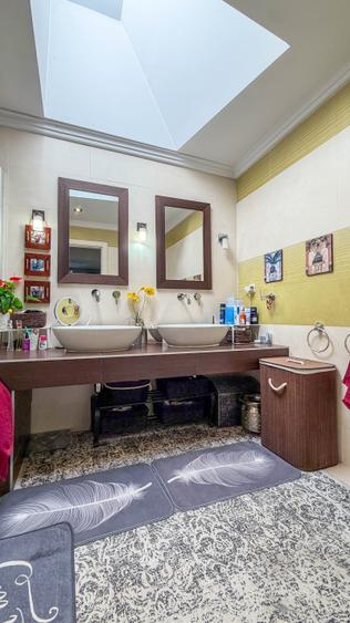 Duplex cu 6 camere cu Piscina în Iancu Nicolae