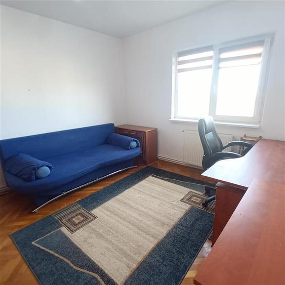 Apartament cu 4 camere decomandat, mobilat în Ștrand