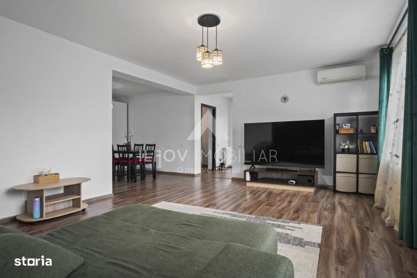Casă cu 4 camere decomandat în Domnești