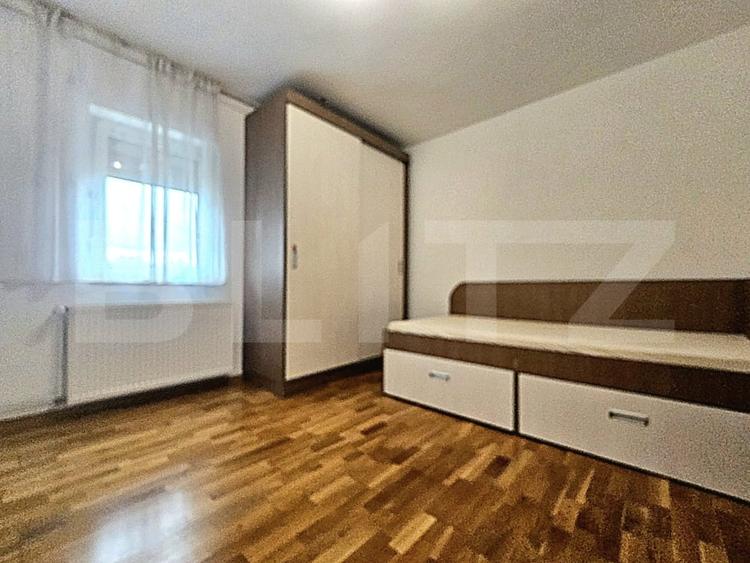 Apartament cu 3 camere semidecomandat, mobilat în Dâmbovița