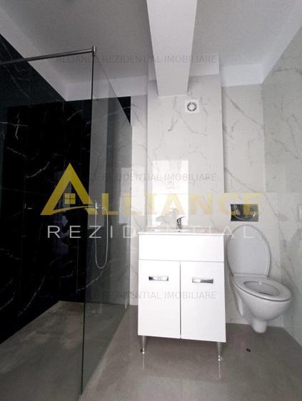 Garsonieră decomandată în Central