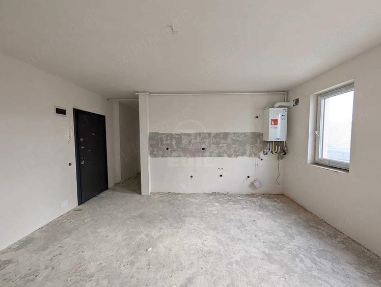 Apartament cu 3 camere semidecomandat în Florești