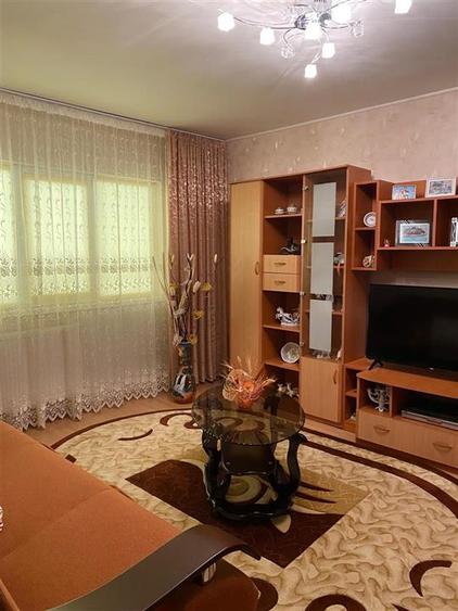 Apartament cu 2 camere decomandat, mobilat în Apollo
