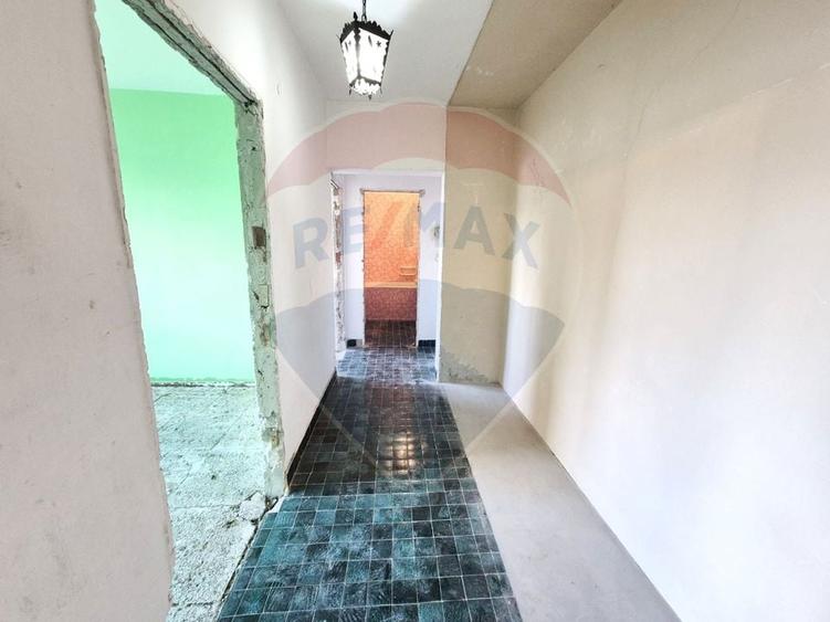 Apartament cu 4 camere decomandat în P-ța Unirii