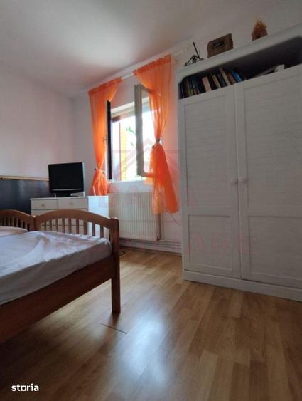 Casă cu 6 camere cu Teren 440 Mp în Zăvoi