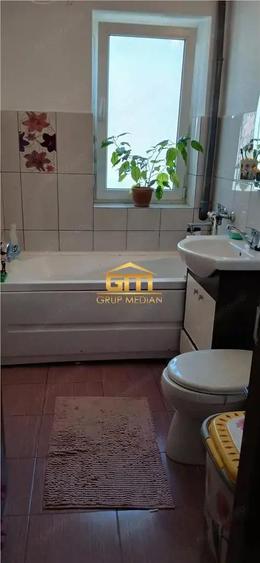 Apartament cu 3 camere semidecomandat în Central