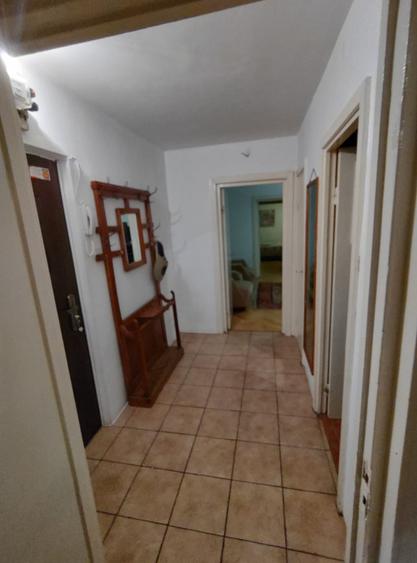 Apartament cu 3 camere semidecomandat, mobilat în Tătărași