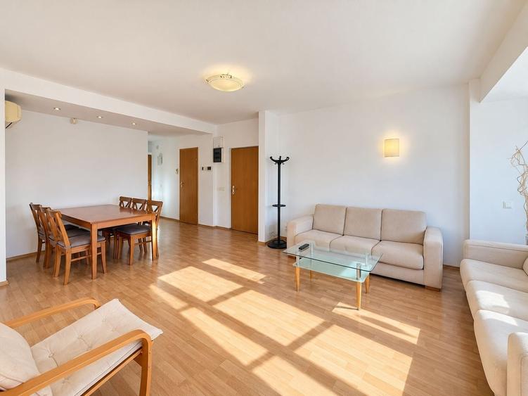 Apartament cu 3 camere decomandat, mobilat în Primăverii