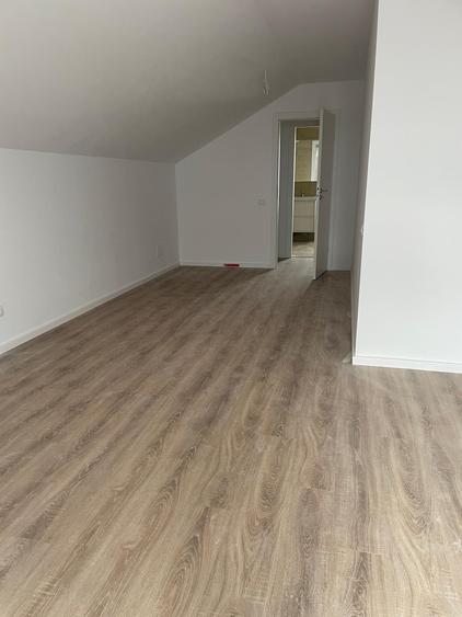 Duplex cu 5 camere cu Canalizare în Central