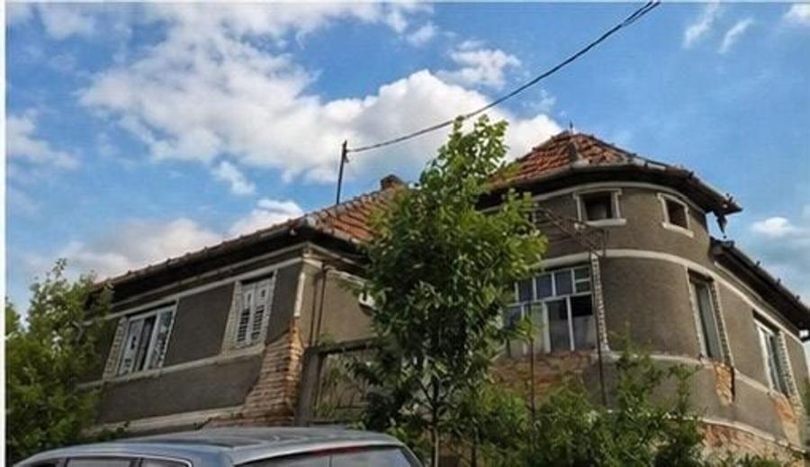 Casă individuală cu 4 camere cu Teren 100000 Mp în Mătăcina