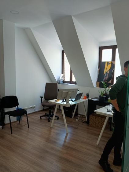 Birou, de 256 mp, în Unirii