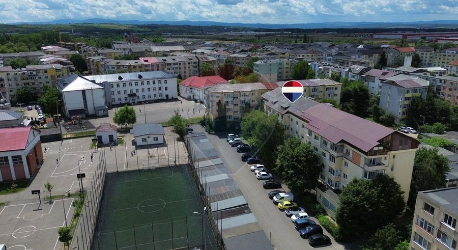 Apartament cu 3 camere decomandat, mobilat în Central