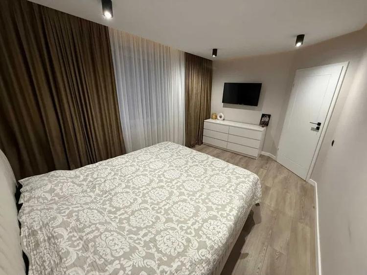 Apartament cu 3 camere semidecomandat, mobilat în Florești