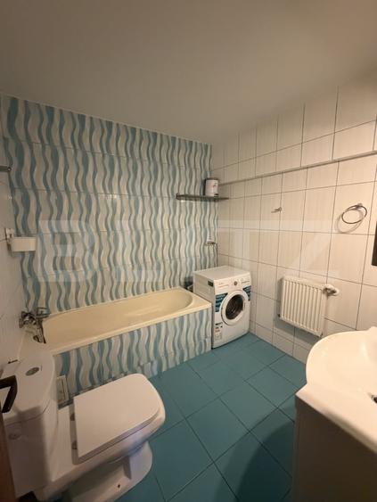 Apartament cu 2 camere semidecomandat, mobilat în Ultimul leu