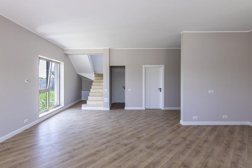 Casă individuală cu 5 camere cu Canalizare în Ferme