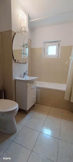 Apartament cu 4 camere decomandat în Tractorul