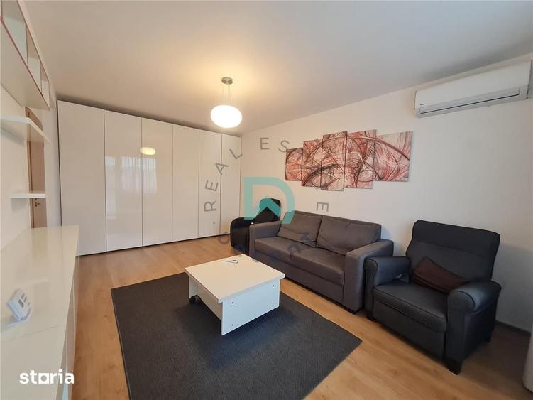 Apartament cu 2 camere decomandat în Tractorul