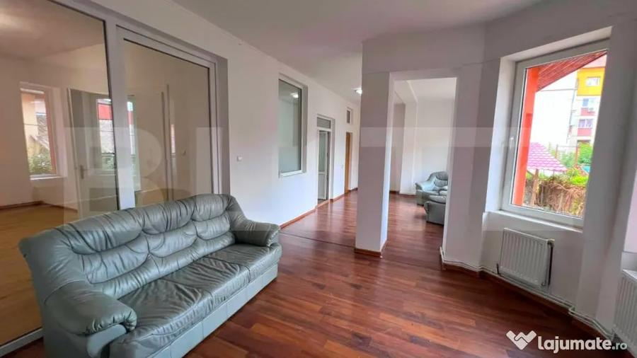 Spațiu comercial, de 180 mp, în Central