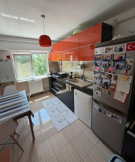 Apartament cu 3 camere decomandat în Brotăcei