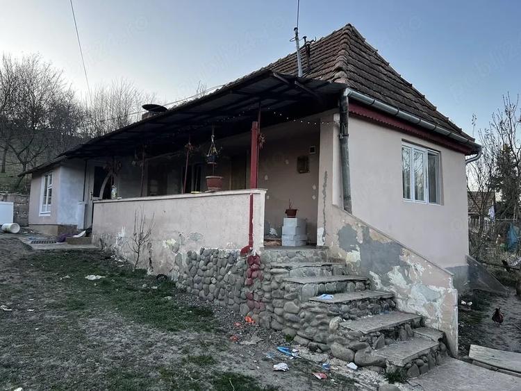 Casă cu 2 camere cu Teren 1250 Mp în Suseni