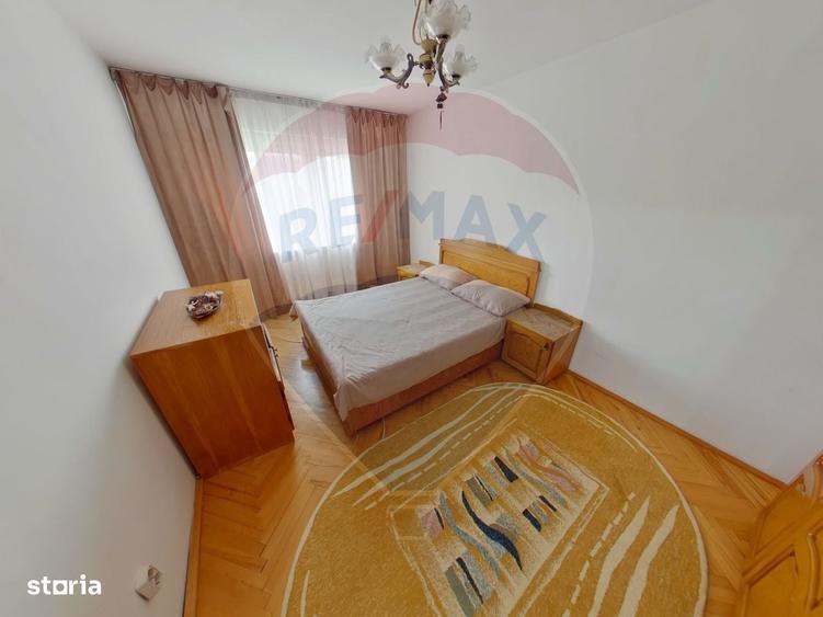 Apartament cu 4 camere decomandat în Central