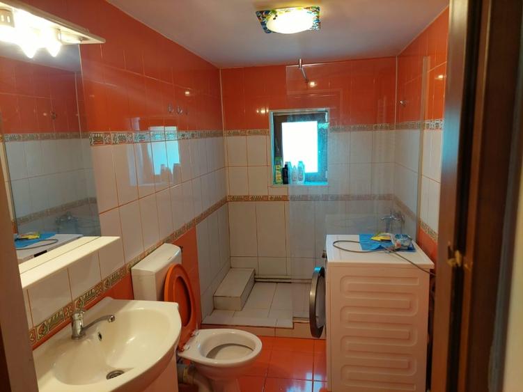Casă individuală cu 6 camere cu Teren 3000 Mp în Ciurila