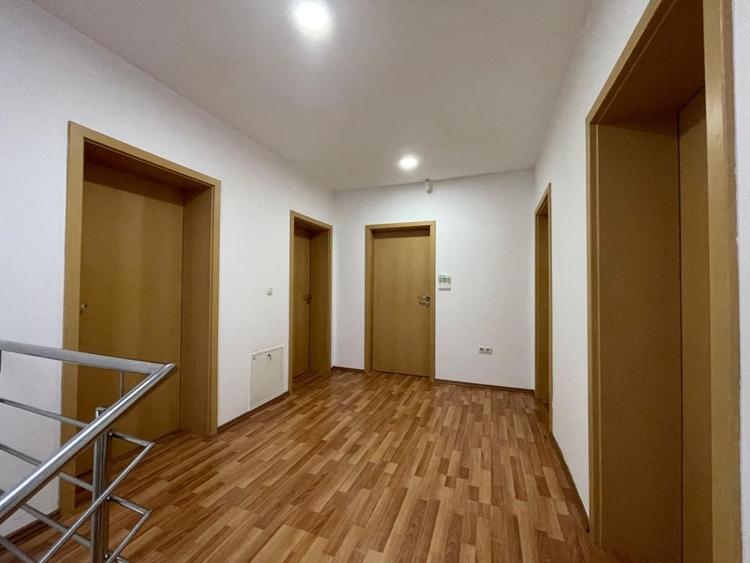 Casă individuală cu 5 camere cu Canalizare în Moșnița Veche