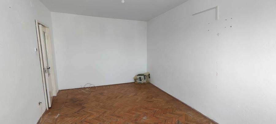Apartament cu 2 camere decomandat în Micro 5