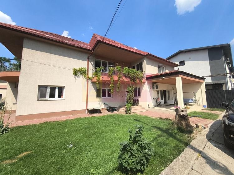 Casă individuală cu 7 camere cu Canalizare în Central