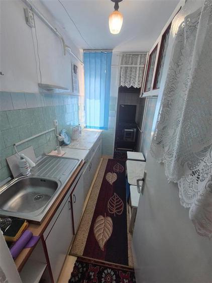Apartament cu 3 camere semidecomandat în Viziru 1
