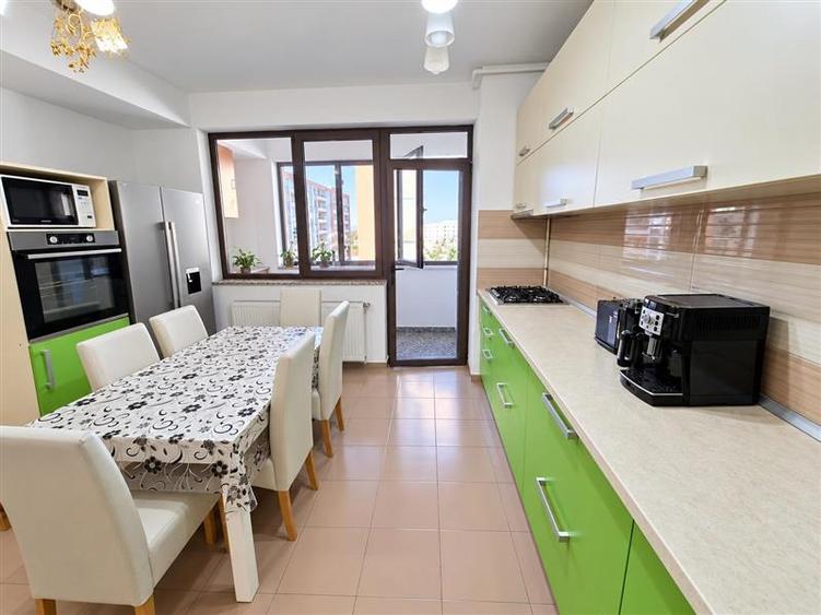 Apartament cu 3 camere nedecomandat, mobilat în Tractorul
