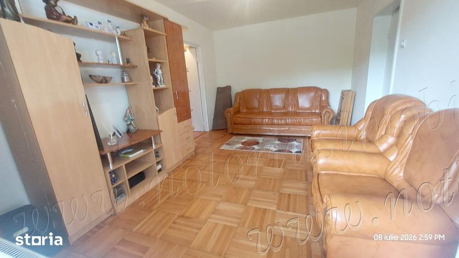 Apartament cu 3 camere semidecomandat în Est