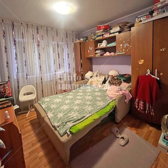 Apartament cu 3 camere decomandat în Micro 20