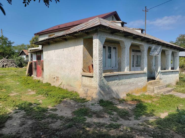 Casă cu 4 camere în Scânteiești