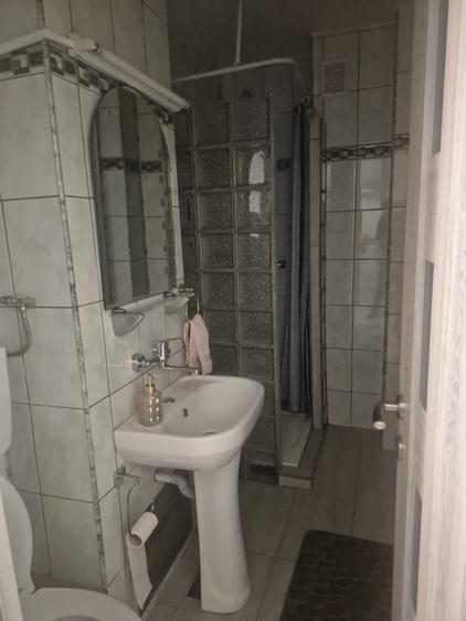 Inchiriez Ap 1 camera ,bucatarie,baie,hol,si terasa afara cu intrare separata 250ron pe zi zona centrala Turda - 7