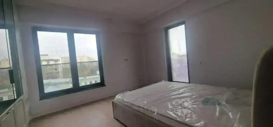 Penthouse cu 4 camere decomandat, mobilat în Timpuri Noi