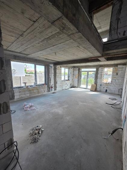 Duplex cu 5 camere cu Canalizare în Moșnița Nouă