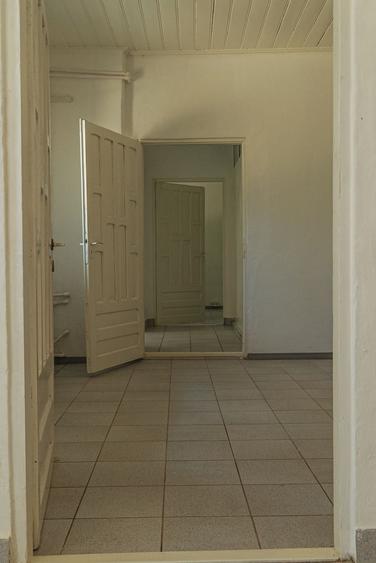 Casă cu 2 camere cu Teren 150 Mp în Băneasa